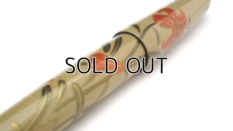 Photo9: AGJ Original Maki-e Fountain Pen #12 "Tiger lily" Sailor King of Pen Ebonite Sparkling Togidashi Taka Maki-e Kyoto Japan Wa (9)