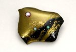 Photo1: Brooch "Plover(Wave and Chidori)" Maki-e Jewelry Amber Japanese (1)