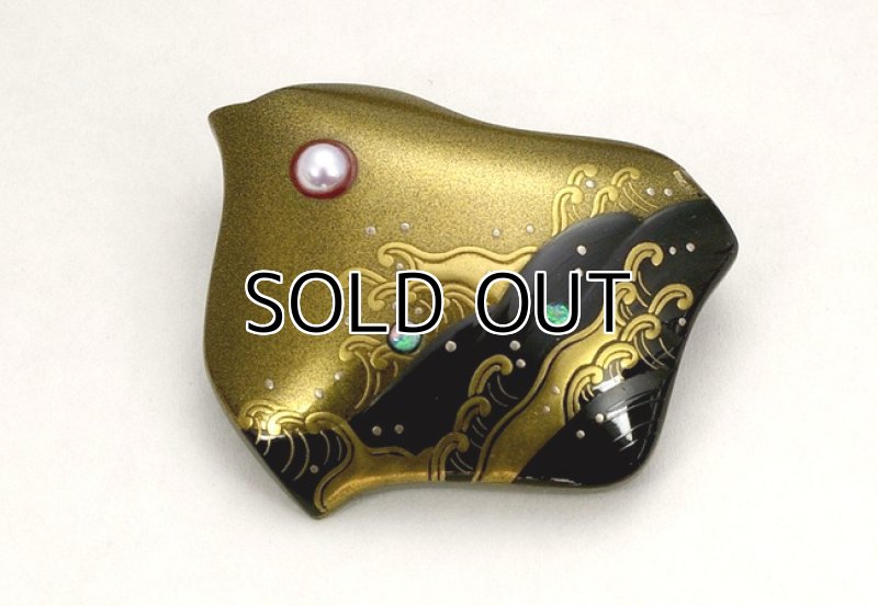 Photo1: Brooch "Plover(Wave and Chidori)" Maki-e Jewelry Amber Japanese (1)