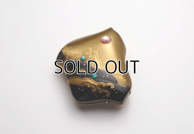 Photo3: Brooch "Plover(Wave and Chidori)" Maki-e Jewelry Amber Japanese (3)