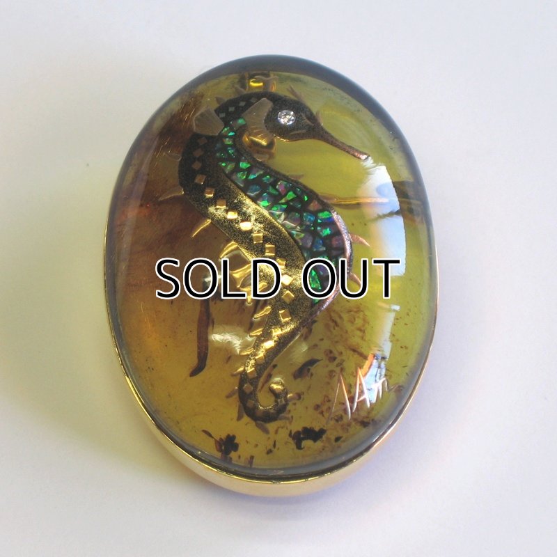 Photo1: Brooch "Sea Horse" Maki-e(Makie) Japanese Jewelry Amber #H4 (1)