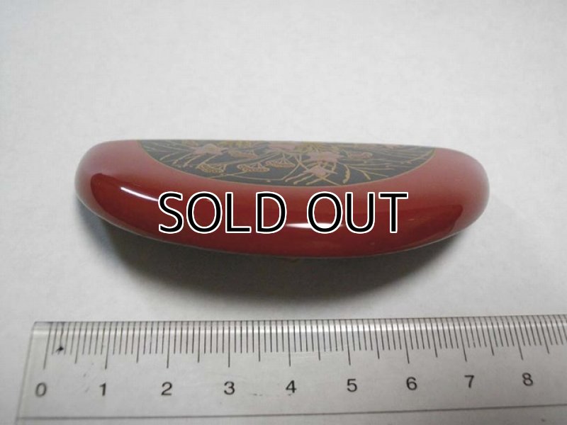 Photo2: Pendant Brooch "Autumn Flowers" Maki-e Jewelry Japanese (2)