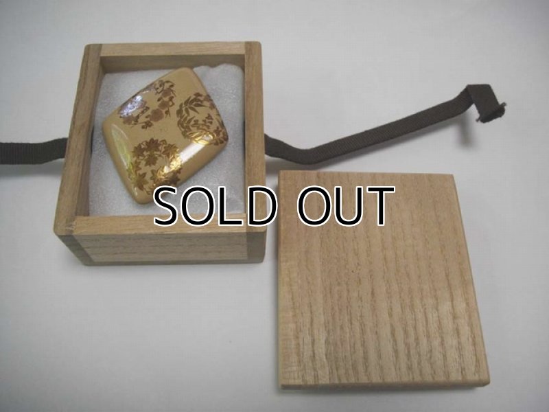 Photo5: Pendant Brooch "Floral Circle" Maki-e Jewelry Japanese (5)