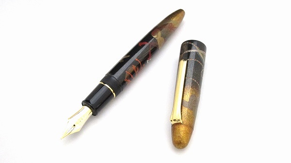 AGJ Maki-e Fountain Pen Court Musical Instrument01