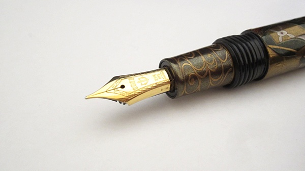 AGJ Maki-e Fountain Pen Buddhist statue04