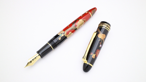 AGJ Maki-e Fountain Pen Apricot tree and Warbler01