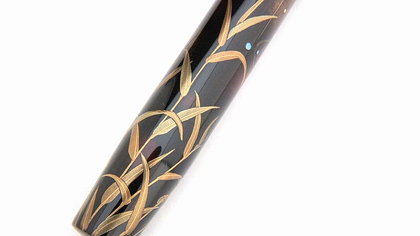 AGJ Maki-e Fountain Pen Firefly on Reed08